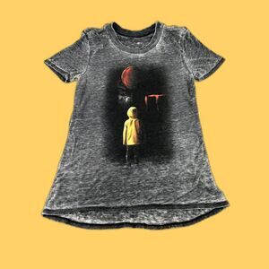IT Movie Memorabilia Screen Print Georgie, Raincoat ,Red Ballon,T-shirt Sz Jr Lg